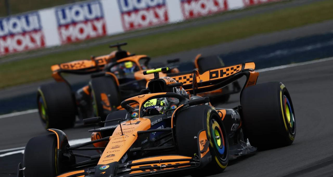 雷诺车队翻盘迈凯伦,塞恩斯统治全场 雷诺车队翻盘迈凯伦,塞恩斯统治全场