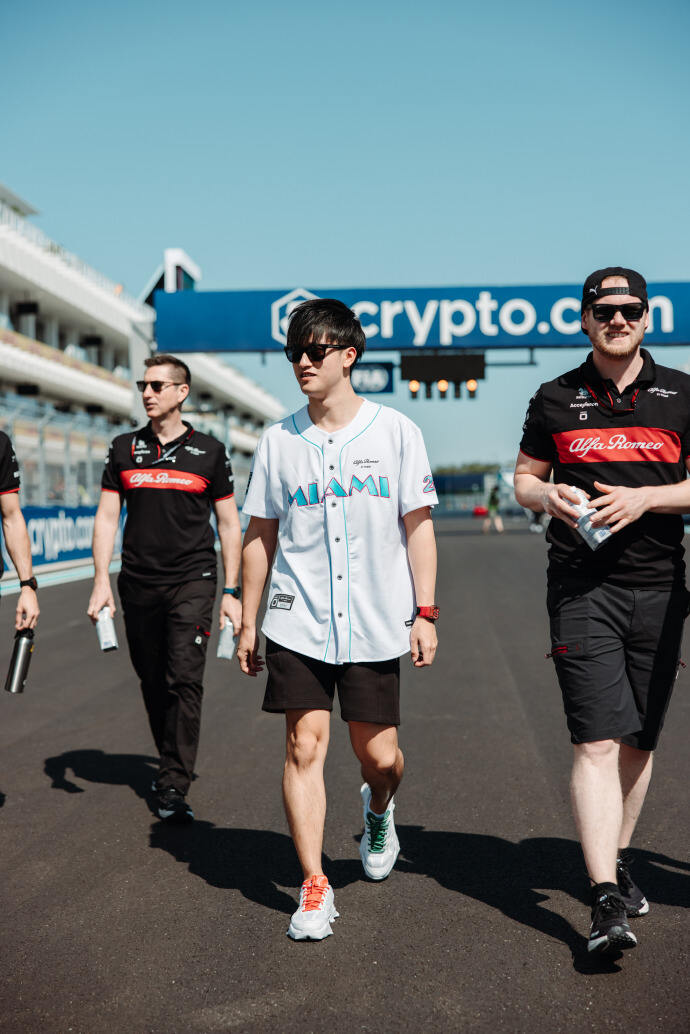 爱游戏官方-哈斯车队碾压威廉姆斯，周冠宇扛起全队